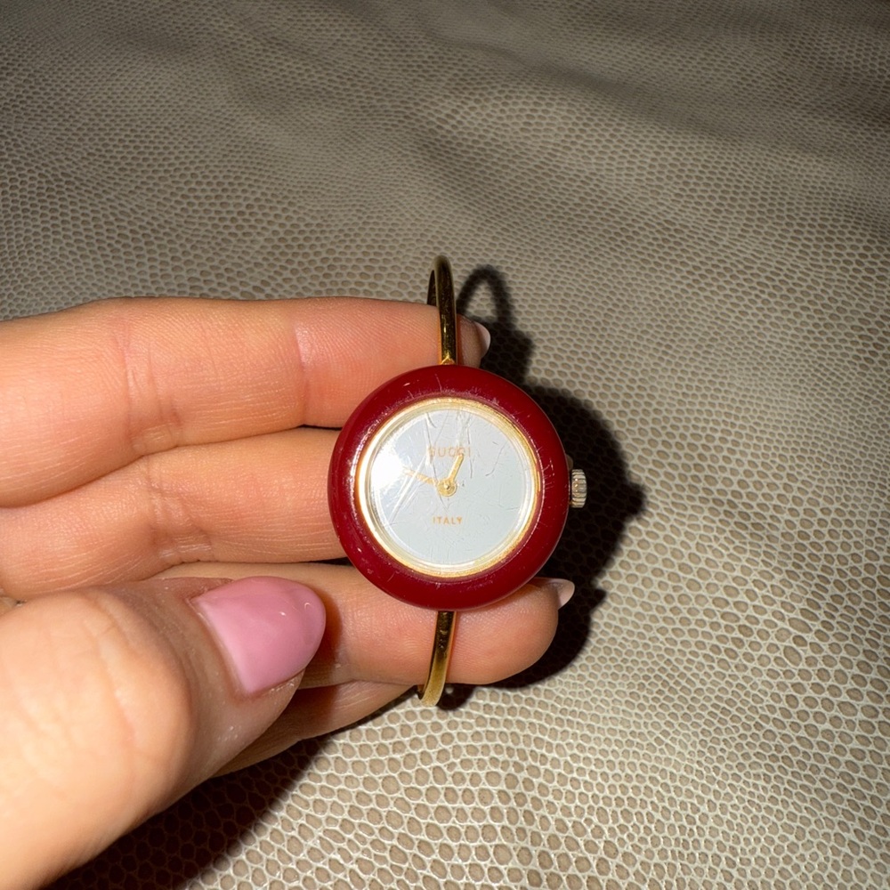 Vintage Gucci Red and Gold Women’s Bracelet Watch interchangeable Bezel